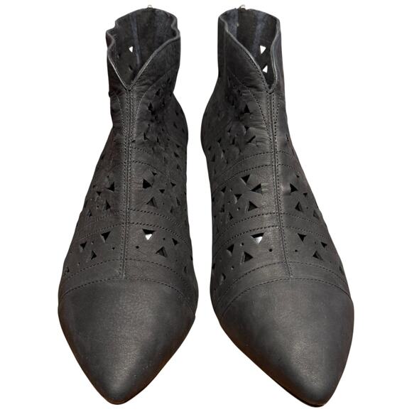 Rockport Total Motion Kalila Women's 10 Black Nubuck Booties Kitten Heel Cut Out - Picture 10 of 15